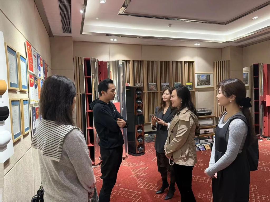 深化校企合作,共育藝管英才——藝術管理系教師赴銳豐文化傳播調(diào)研文化藝術交流活動策劃